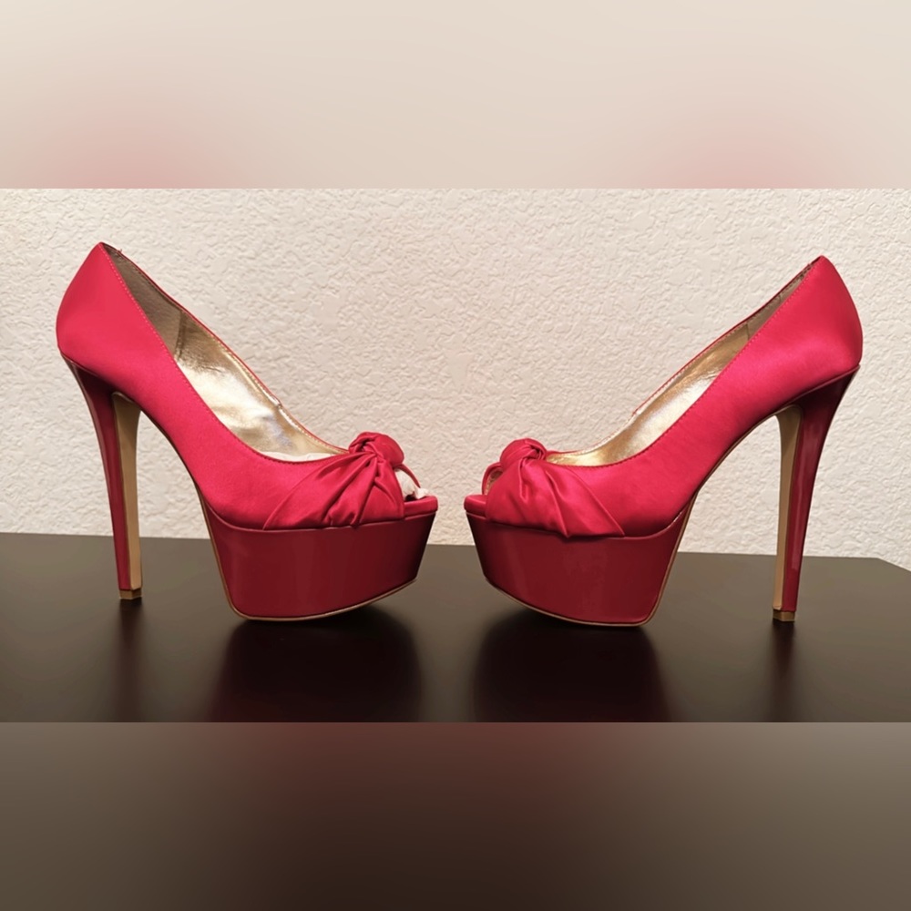 Steve Madden Pumps with box